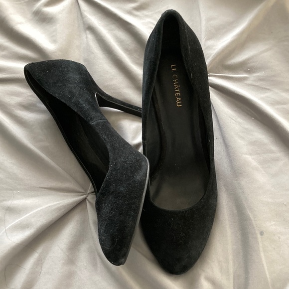 Le Chateau Black suede pumps, Sz 8.5 - Picture 1 of 3